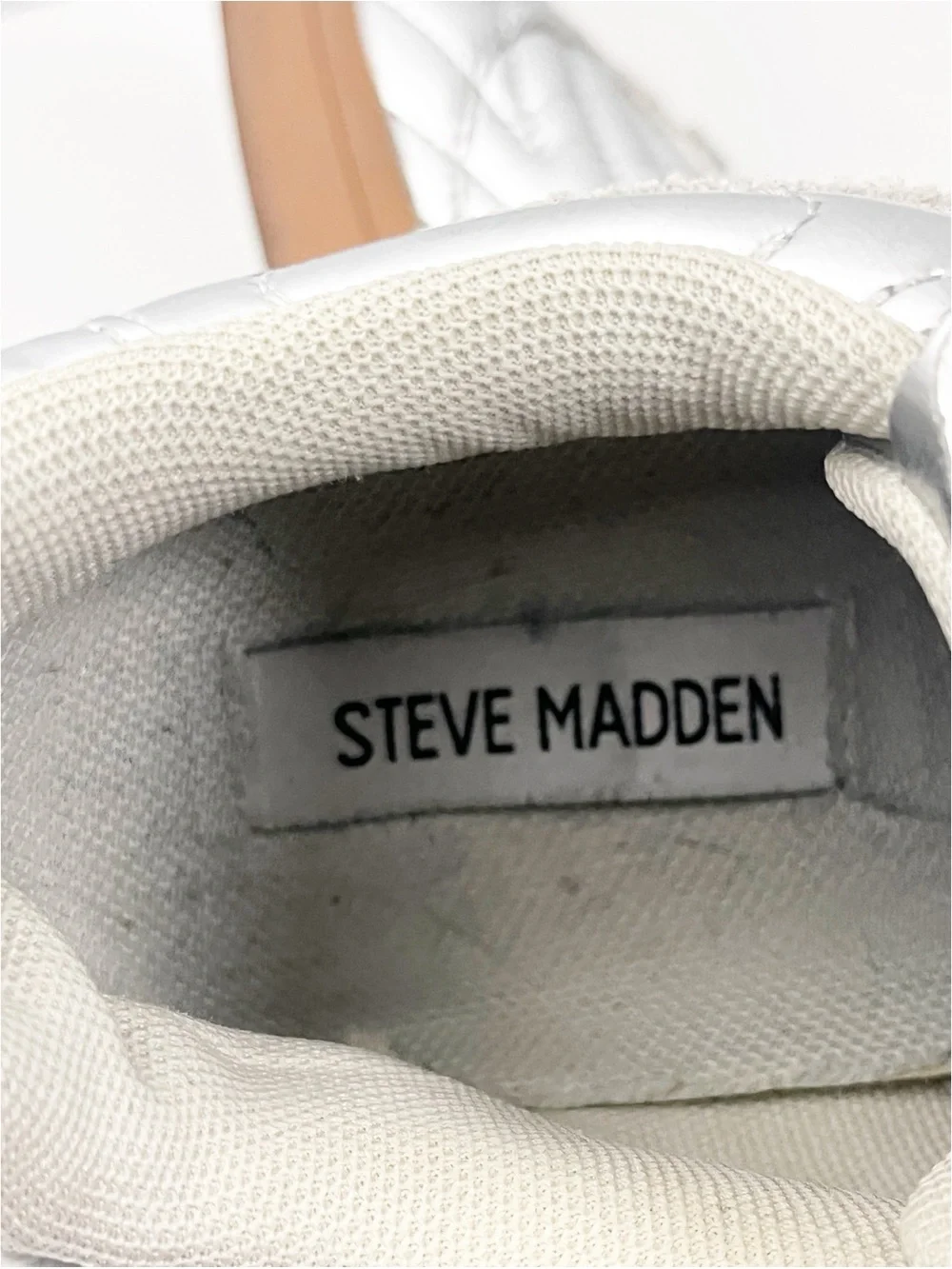 STEVE MADDEN Madrid Silver Metallic Lace Up Sneakers Shoes Size 7.5 Retro Casual